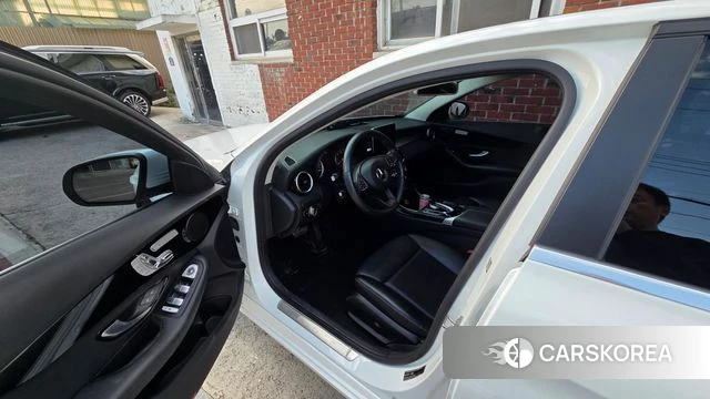Mercedes-Benz C-Class W205 2018 Белый из Кореи, фото 2