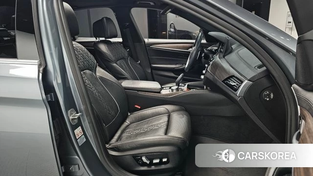 BMW 5 Series (G30) 2018 Серый из Кореи, фото 2