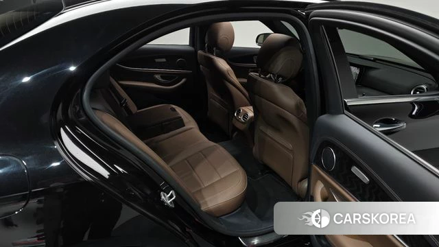 Mercedes-Benz E-Class W213 2022 Черный из Кореи, фото 2