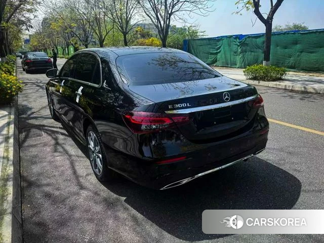 Mercedes-Benz E-Class 2023 Черный из Китая, фото 2