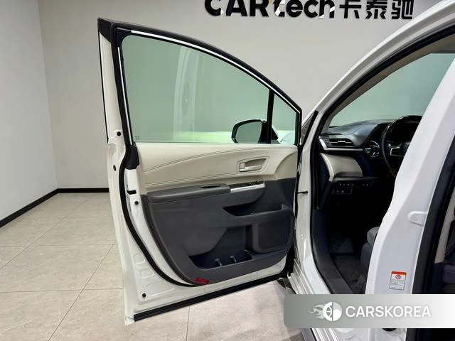 Toyota Granvia 2025 Белый из Китая, фото 2