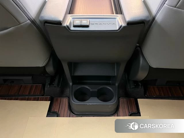 Toyota Granvia 2024 Белый из Китая, фото 2