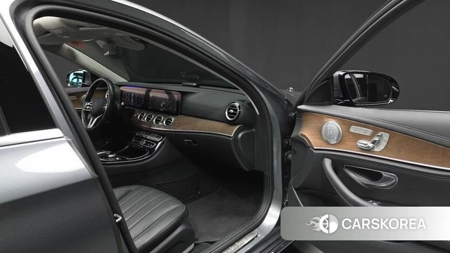 Mercedes-Benz E-Class W213 2020 Серый из Кореи, фото 2