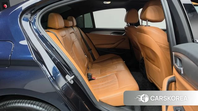BMW 5 Series (G30) 2018 Черный из Кореи, фото 2