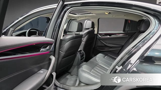 BMW 5 Series (G30) 2019 Черный из Кореи, фото 2