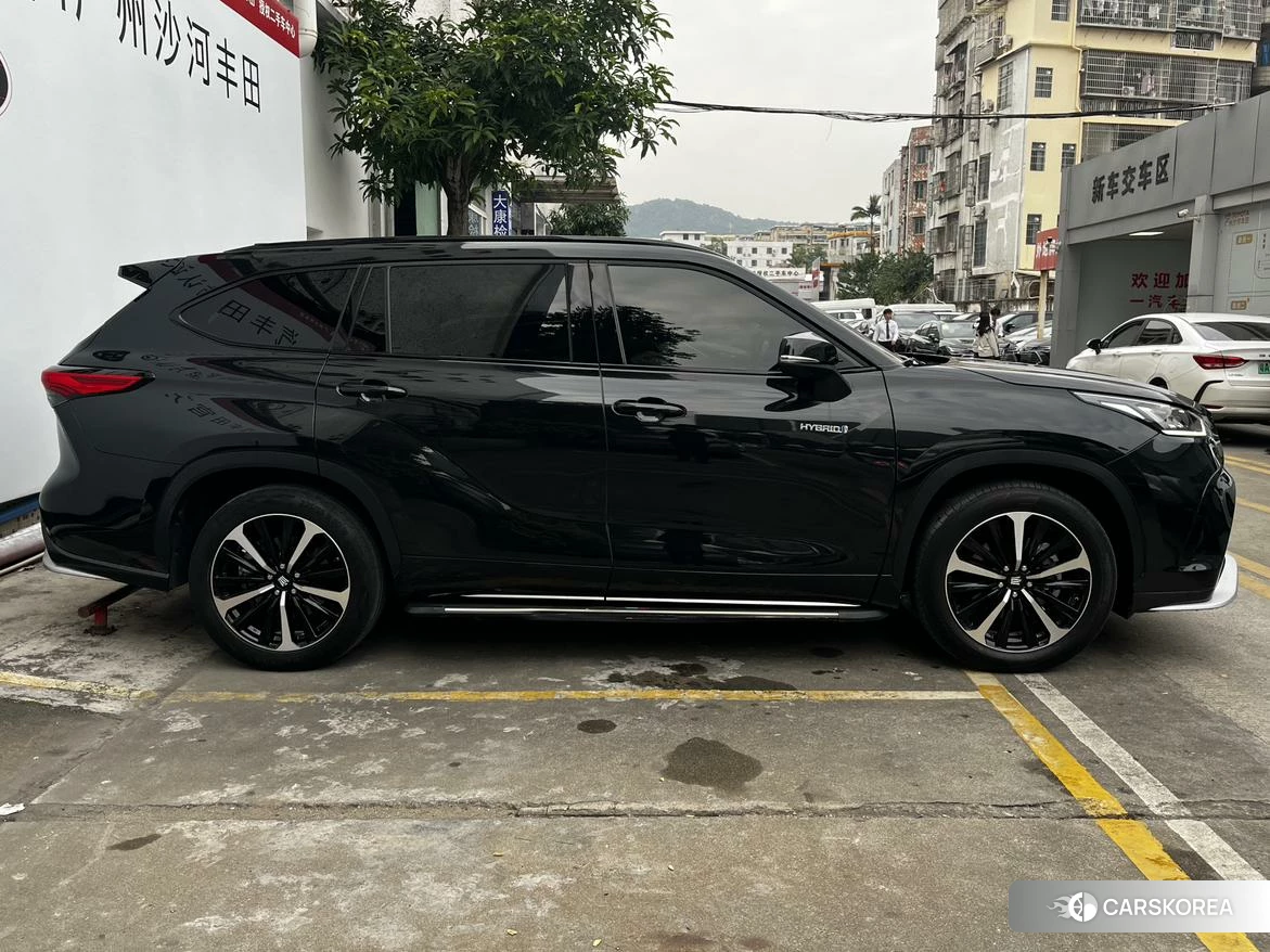 Toyota Crown 2021 Черный из Китая, фото 2