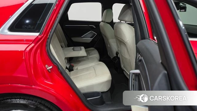 Audi Q3 (F3) 2022 Красный из Кореи, фото 2