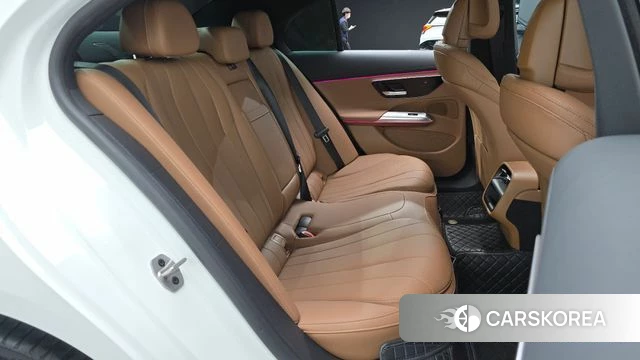 Mercedes-Benz E-Class W214 2024 Белый из Кореи, фото 2