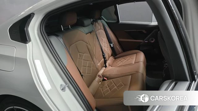 BMW 5 Series (G60) 2025 Белый из Кореи, фото 2