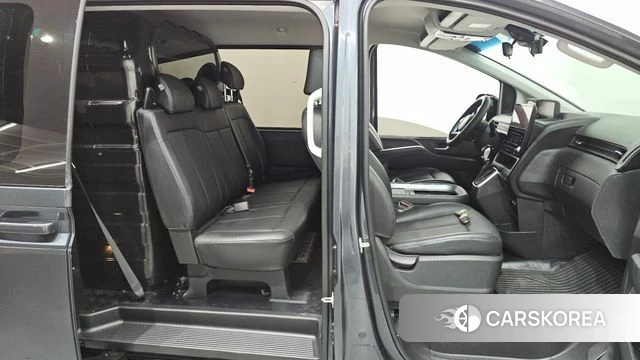 Hyundai Staria 2023 Серый из Кореи, фото 2