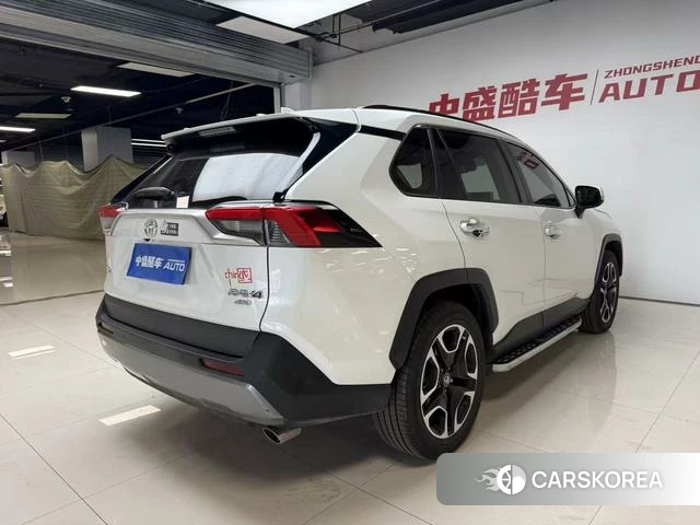 Toyota RAV4 2021 Белый из Китая, фото 2
