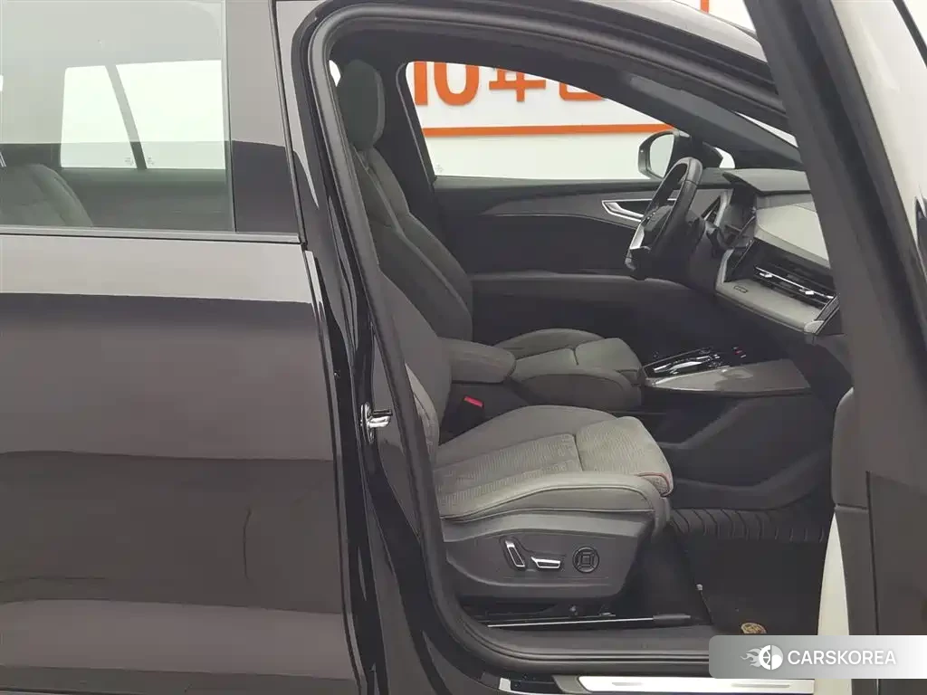 Audi Q5L 2022 Черный из Китая, фото 2