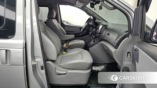 Hyundai The New Grand Starex 2018 Серебристо-серый из Кореи, фото 2