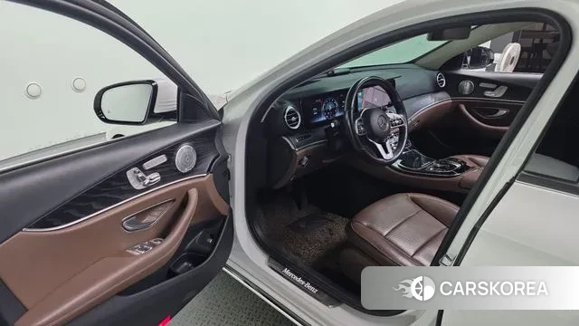Mercedes-Benz E-Class W213 2020 Белый из Кореи, фото 2