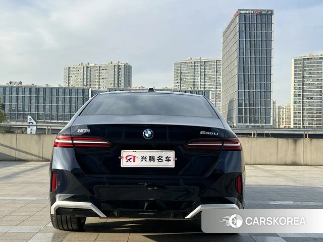 BMW 5 series 2025 Черный из Китая, фото 2