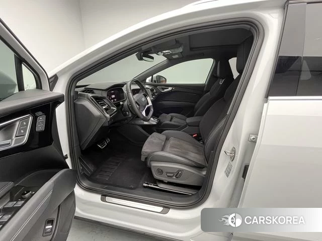 Audi Q4 2022 Белый из Китая, фото 2