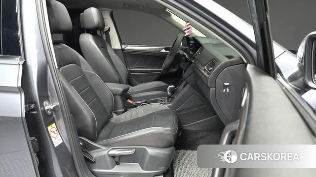 Volkswagen Tiguan Allspace 2023 Серый из Кореи, фото 2