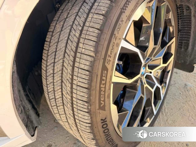 BMW X7 (G07) 2023 Белый из Кореи, фото 2