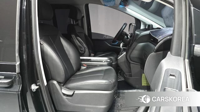 Hyundai Staria 2023 Черный из Кореи, фото 2