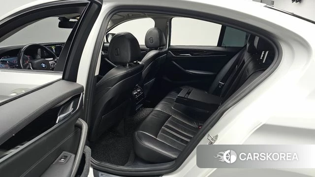 BMW 5 Series (G30) 2019 Белый из Кореи, фото 3