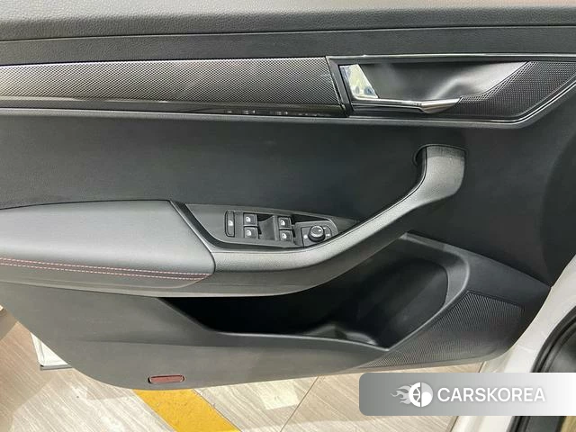 Skoda Karoq 2021 Белый из Китая, фото 2
