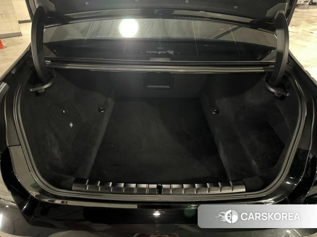 BMW 7 Series (G70) 2024 Черный из Кореи, фото 2