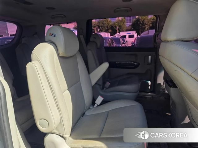 Kia The New Carnival 2018 Серебряный из Кореи, фото 2
