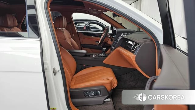 Bentley Bentayga 2019 Белый из Кореи, фото 2