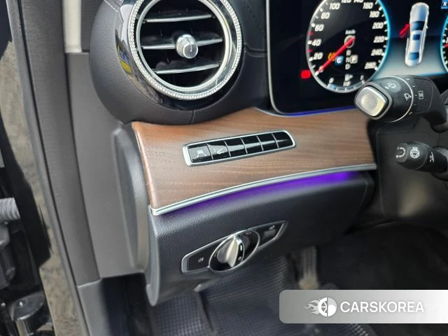 Mercedes-Benz E-Class W213 2019 Черный из Кореи, фото 2