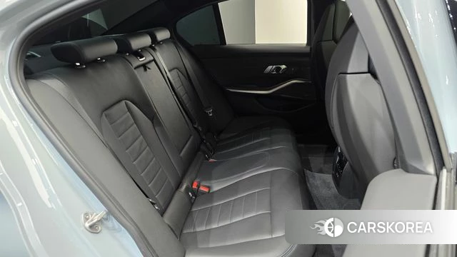 BMW 3 Series (G20) 2024 Светло-серебряный цвет из Кореи, фото 2