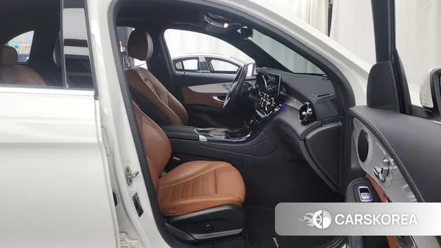 Mercedes-Benz GLC-Class X253 2022 Белый из Кореи, фото 2