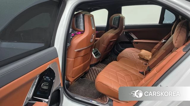 BMW 7 Series (G70) 2025 Белый из Кореи, фото 2