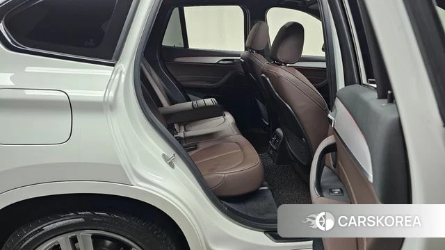 BMW X1 (F48) 2022 Белый из Кореи, фото 2