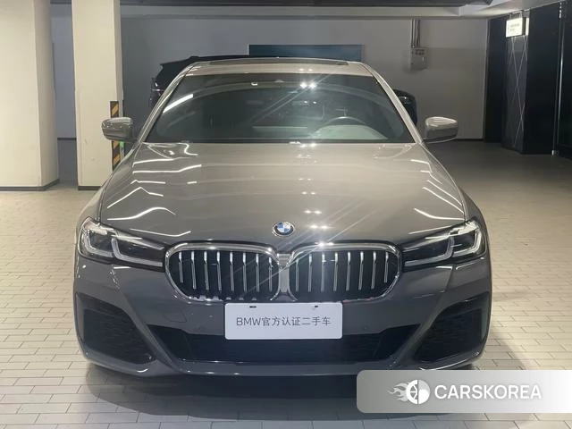 BMW 5 series 2021 Серебристо-серый из Китая, фото 2