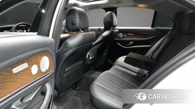 Mercedes-Benz E-Class W213 2019 Белый из Кореи, фото 2