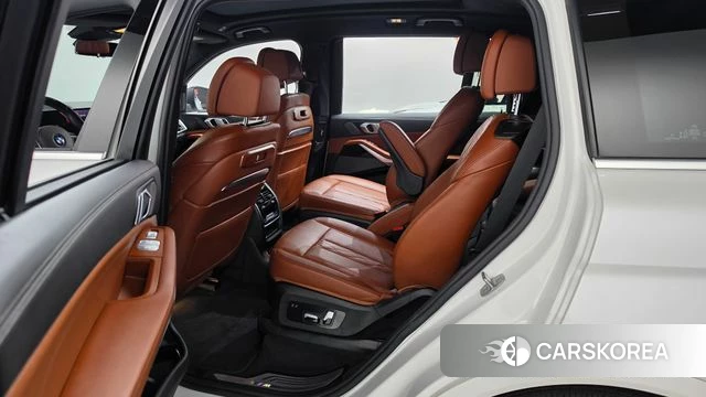 BMW X7 (G07) 2023 Белый из Кореи, фото 2