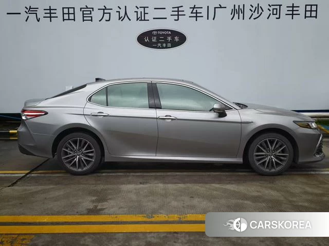 Toyota Camry 2021 Серебристо-серый из Китая, фото 2