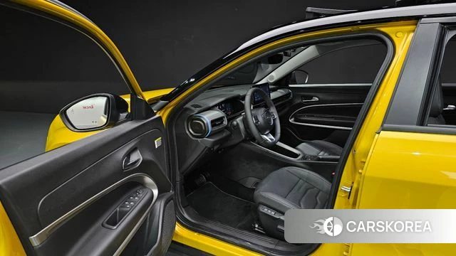 Jeep Avengers 2024 Желтый из Кореи, фото 2