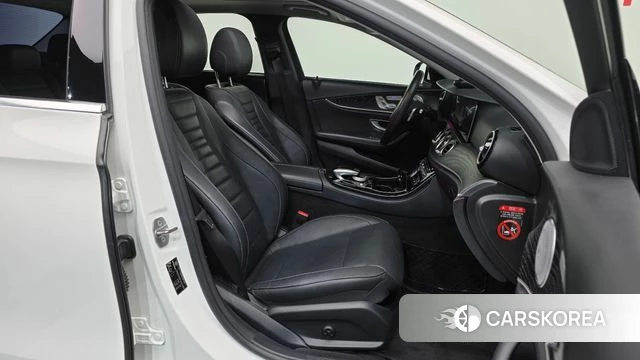 Mercedes-Benz E-Class W213 2018 Белый из Кореи, фото 2