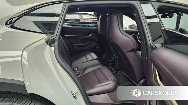 Porsche Taycan 2022 Жемчужный цвет из Кореи, фото 2