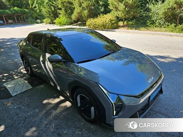 Kia EV4 2025 Серебристо-серый из Кореи, фото 2