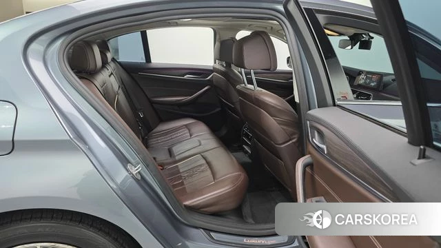 BMW 5 Series (G30) 2018 Серый из Кореи, фото 2