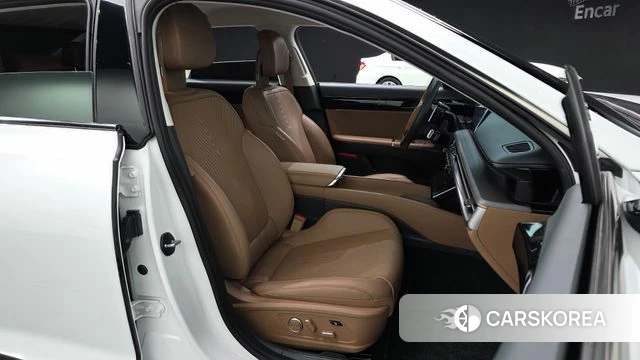 Hyundai Grandeur Hybrid (GN7) 2023 Белый из Кореи, фото 2