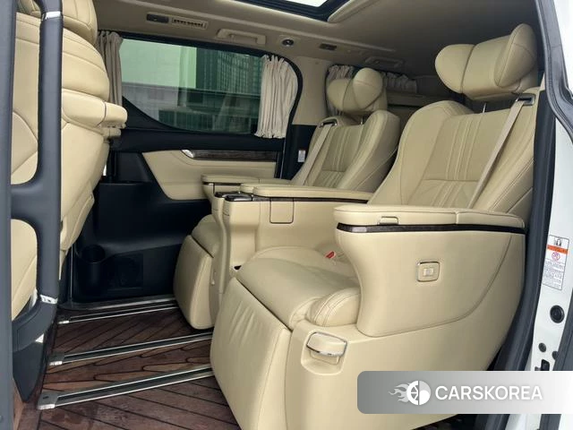 Toyota Alphard 2021 Белый из Китая, фото 2
