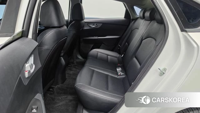 Kia The New K3 2nd generation 2023 Белый из Кореи, фото 2