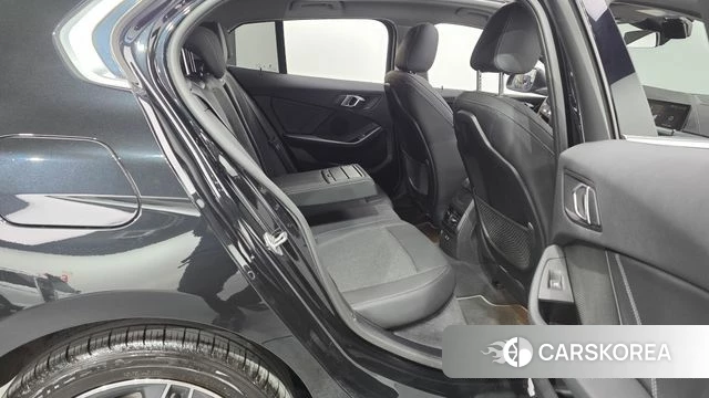 BMW 1 Series (F40) 2023 Черный из Кореи, фото 2