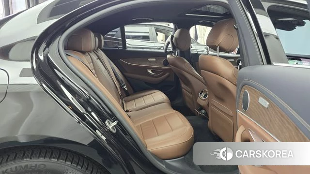 Mercedes-Benz E-Class W213 2022 Черный из Кореи, фото 2