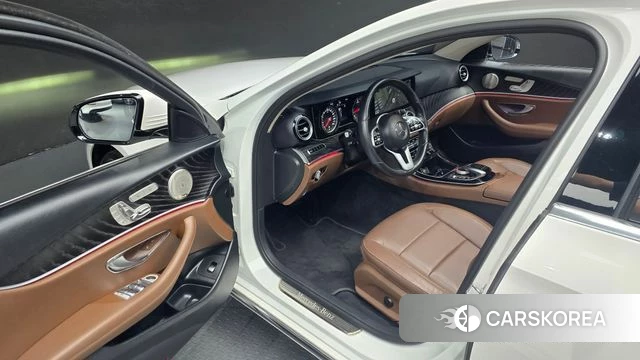 Mercedes-Benz E-Class W213 2019 Белый из Кореи, фото 2
