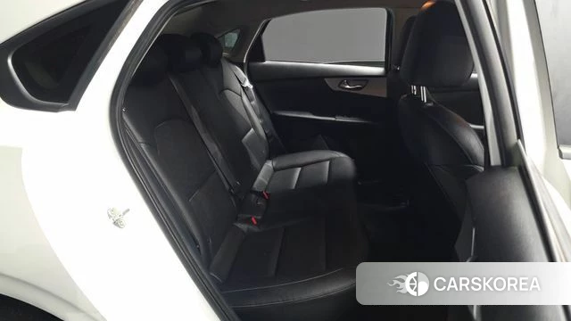 Kia The New K3 2nd generation 2021 Белый из Кореи, фото 2
