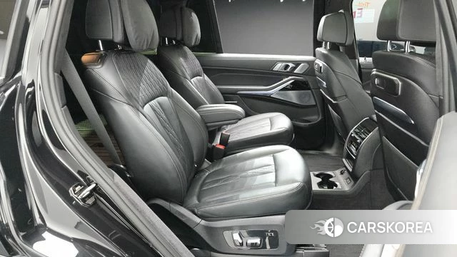 BMW X7 (G07) 2023 Черный из Кореи, фото 2
